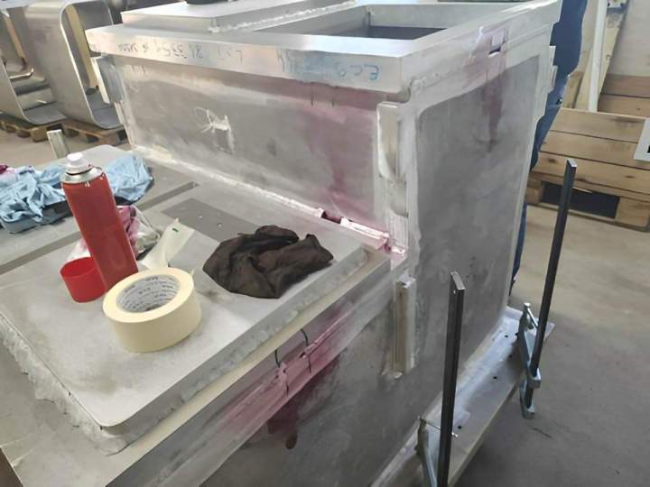 Un ressuage a permis de déterminer la localisation de la fuite sur une double soudure, mise en évidence lors d'un contrôle d'étanchéité.